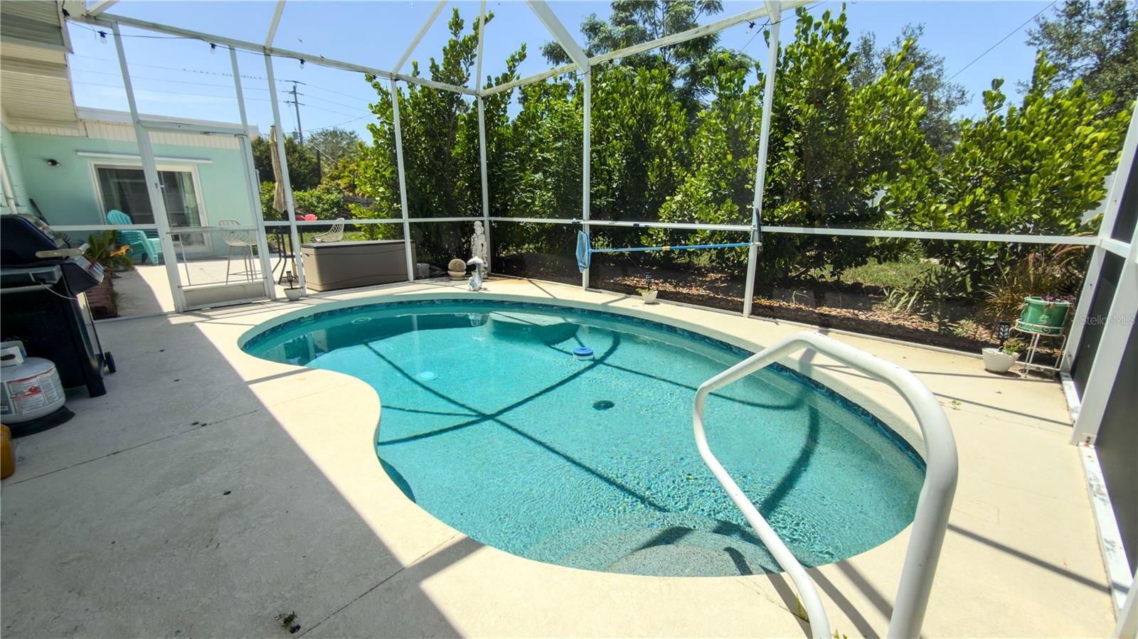 2215 ALVARADO LN — photo 2