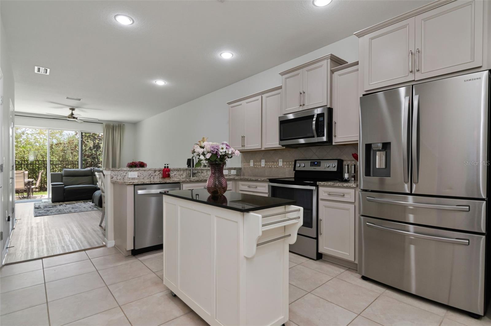 9213 HILLCROFT DR — photo 2
