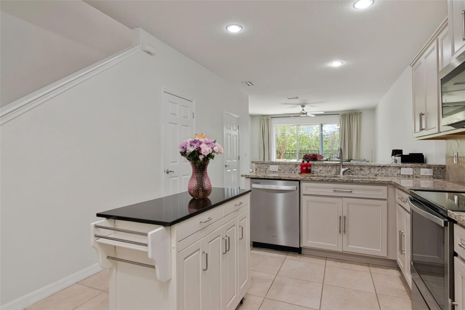 9213 HILLCROFT DR — photo 6