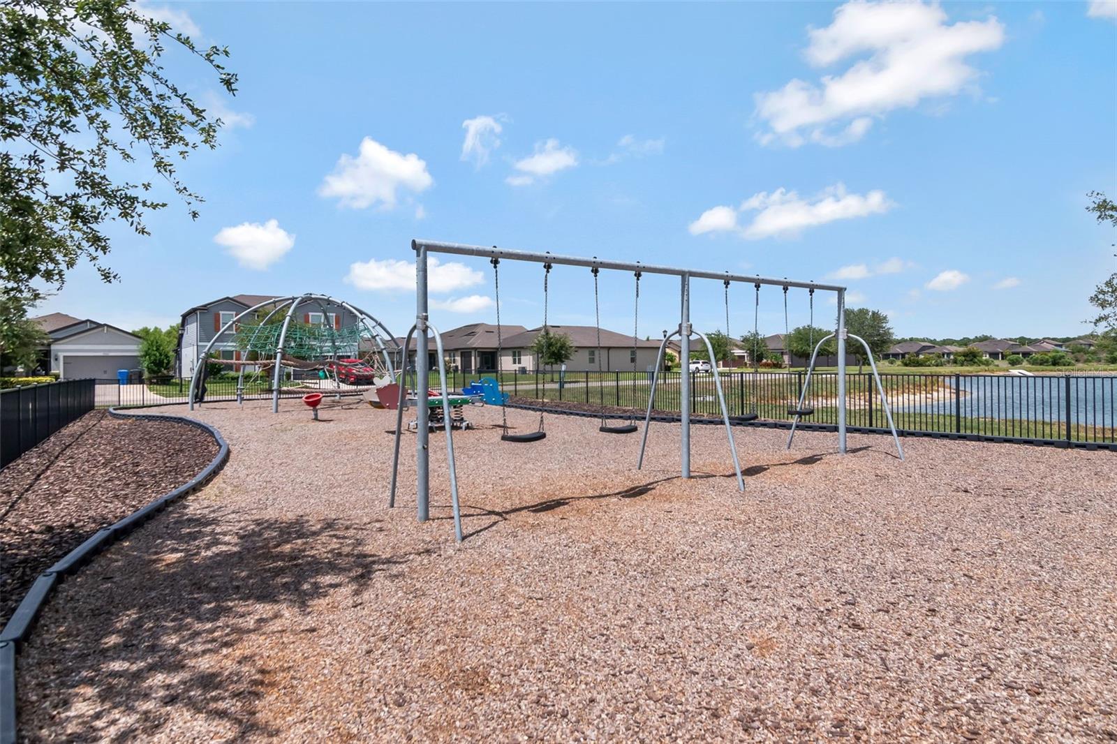 9213 HILLCROFT DR — photo 36