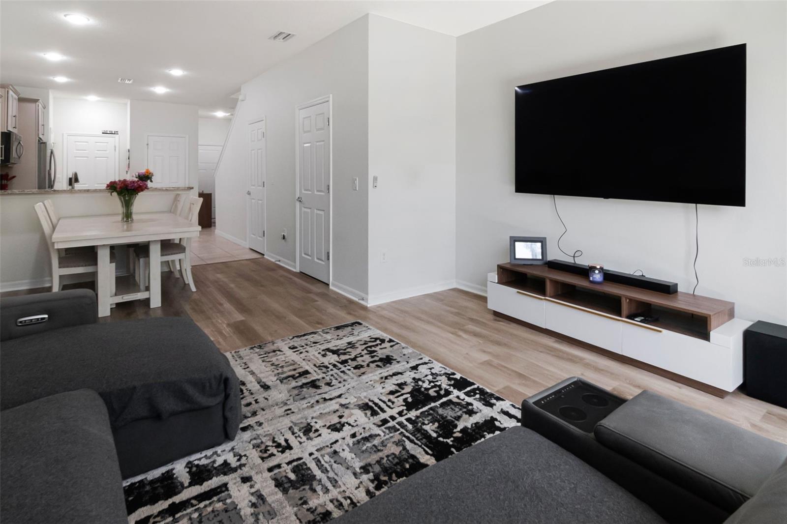 9213 HILLCROFT DR — photo 8