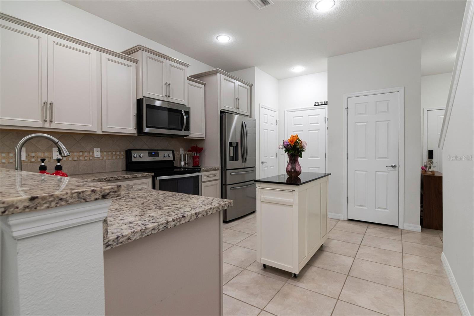 9213 HILLCROFT DR — photo 3