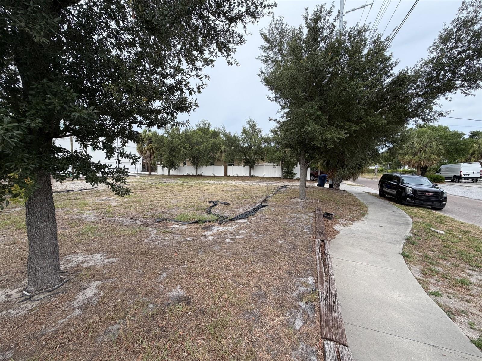 1101 N HOWARD AVE — photo 11