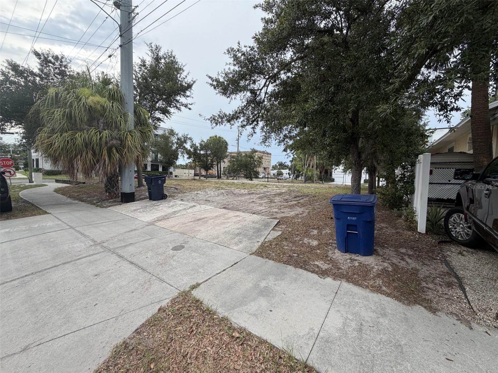 1101 N HOWARD AVE — photo 8