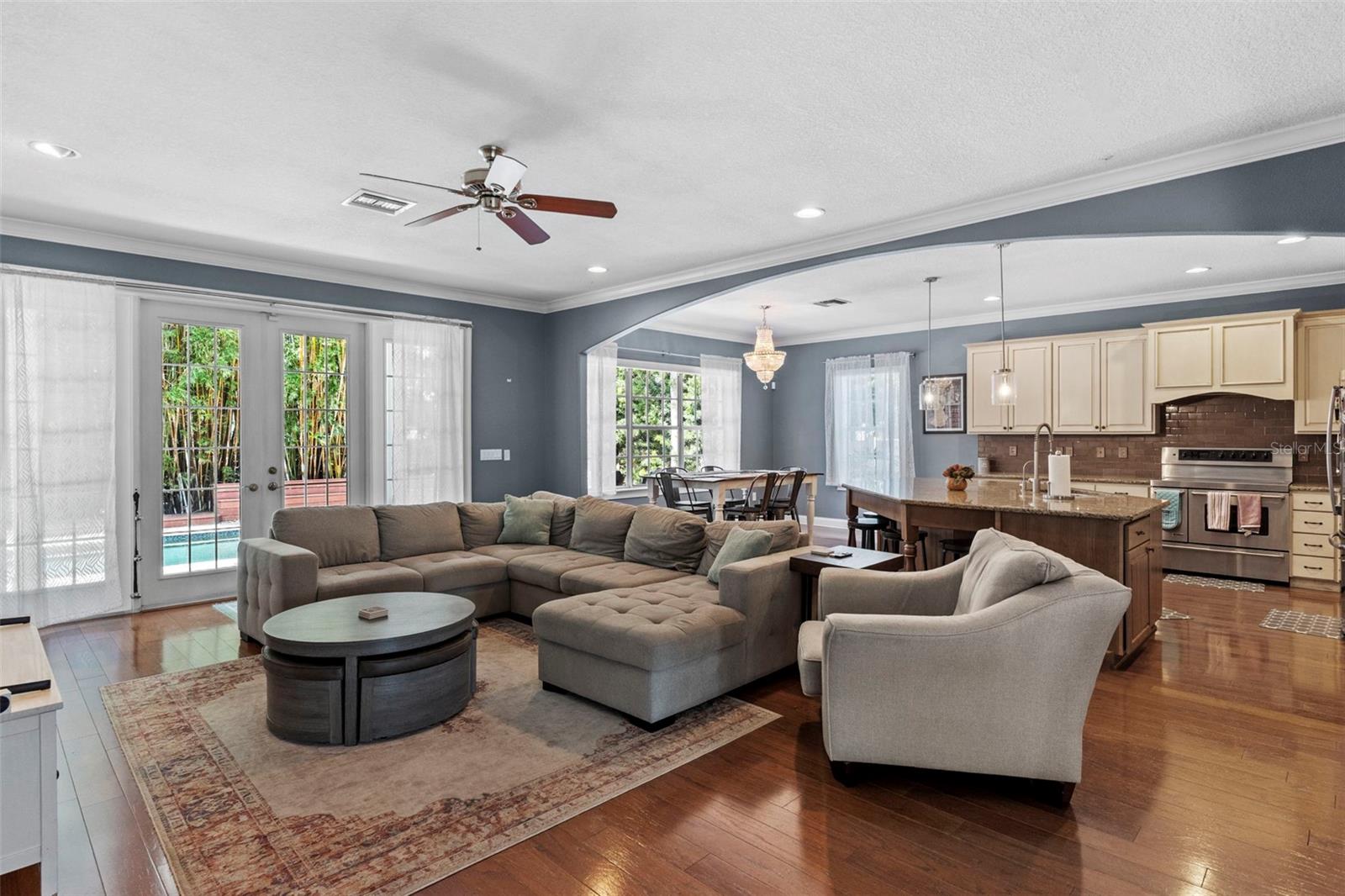 3317 W LEONA ST — photo 2
