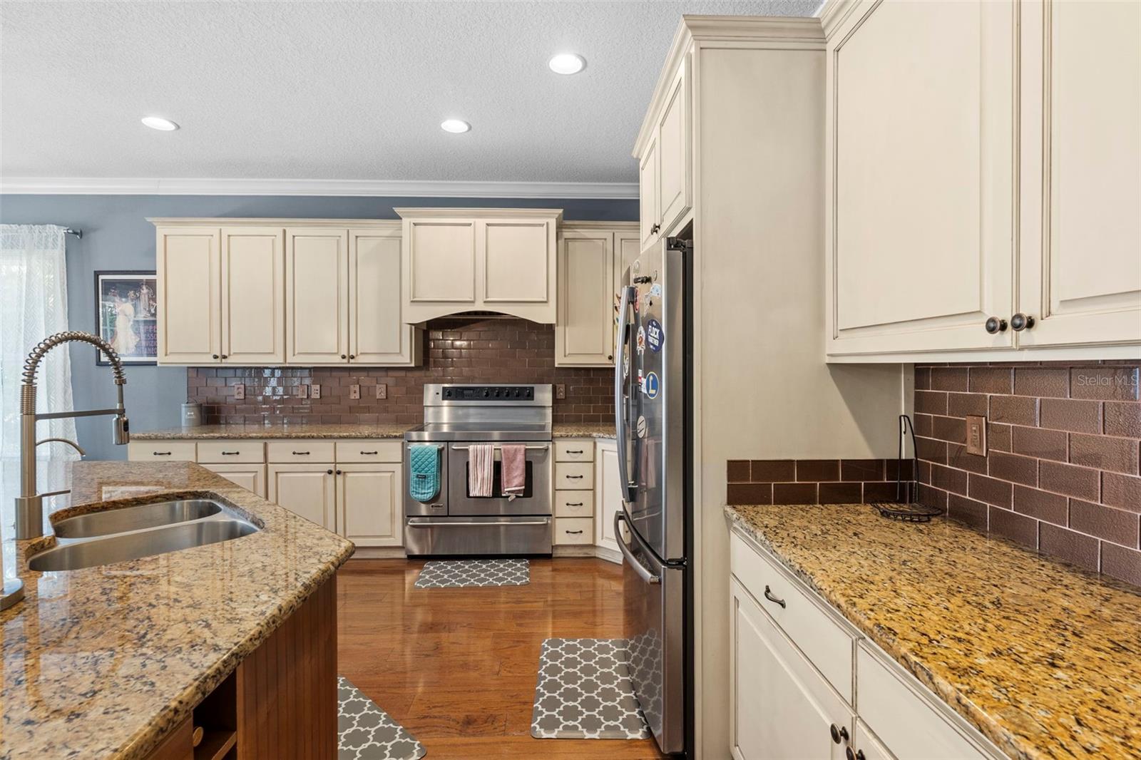 3317 W LEONA ST — photo 19