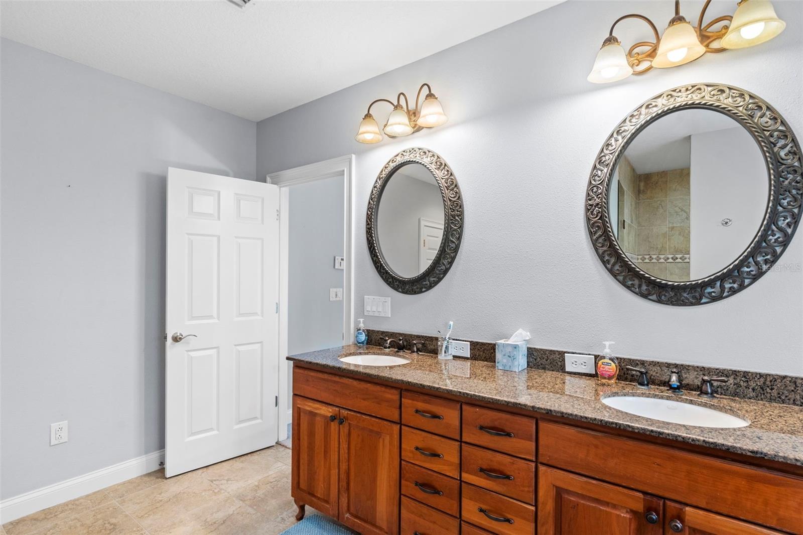 3317 W LEONA ST — photo 41