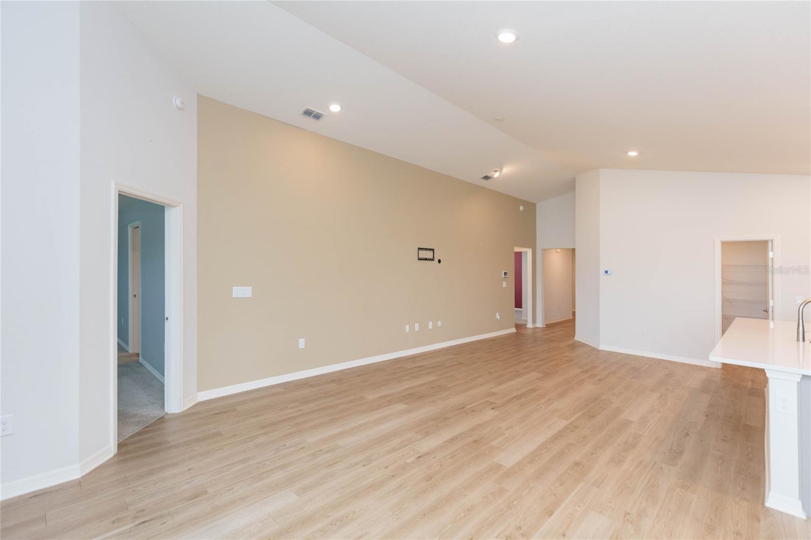 35171 CRESCENT CREEK DR — photo 9