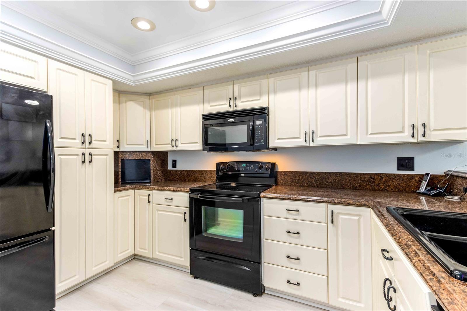 320 ISLAND WAY #605 — photo 12