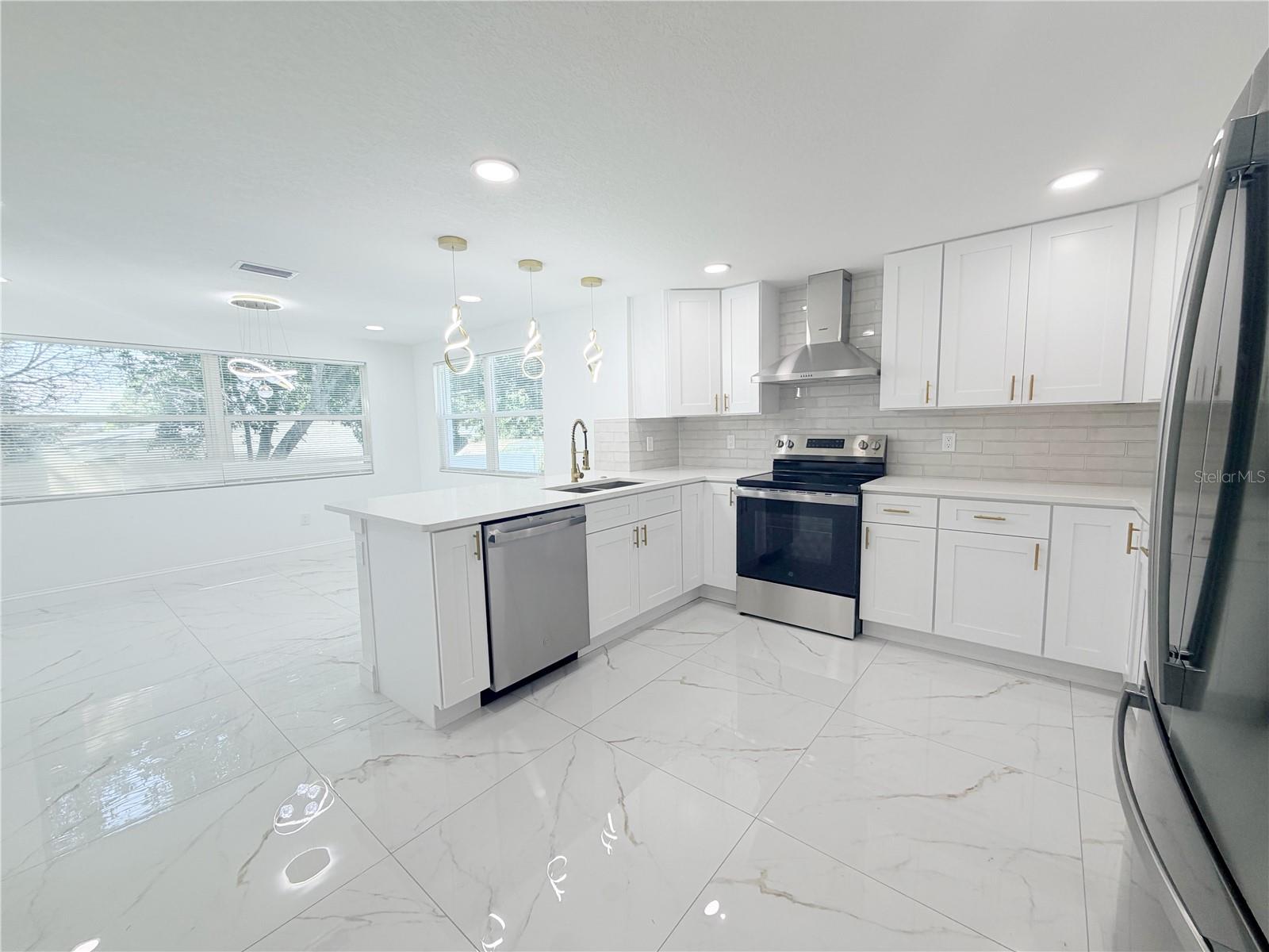 6400 MONTANA AVE — photo 9