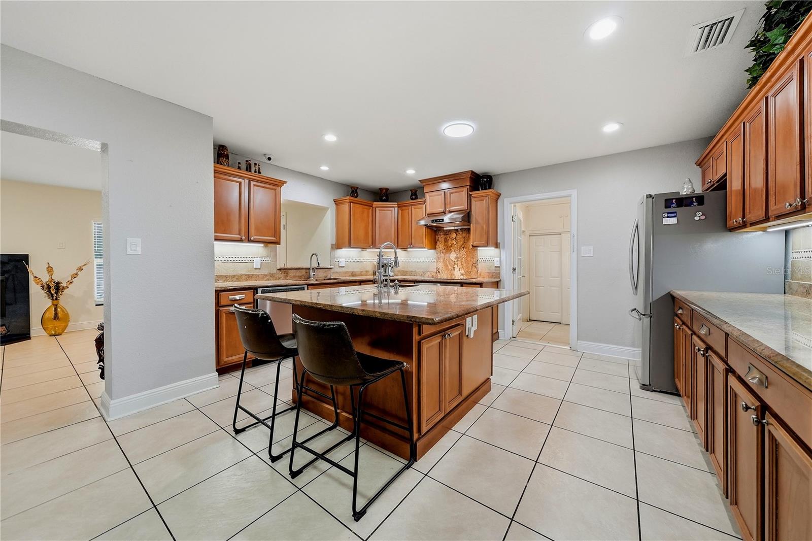 3006 W SAINT CONRAD ST — photo 18