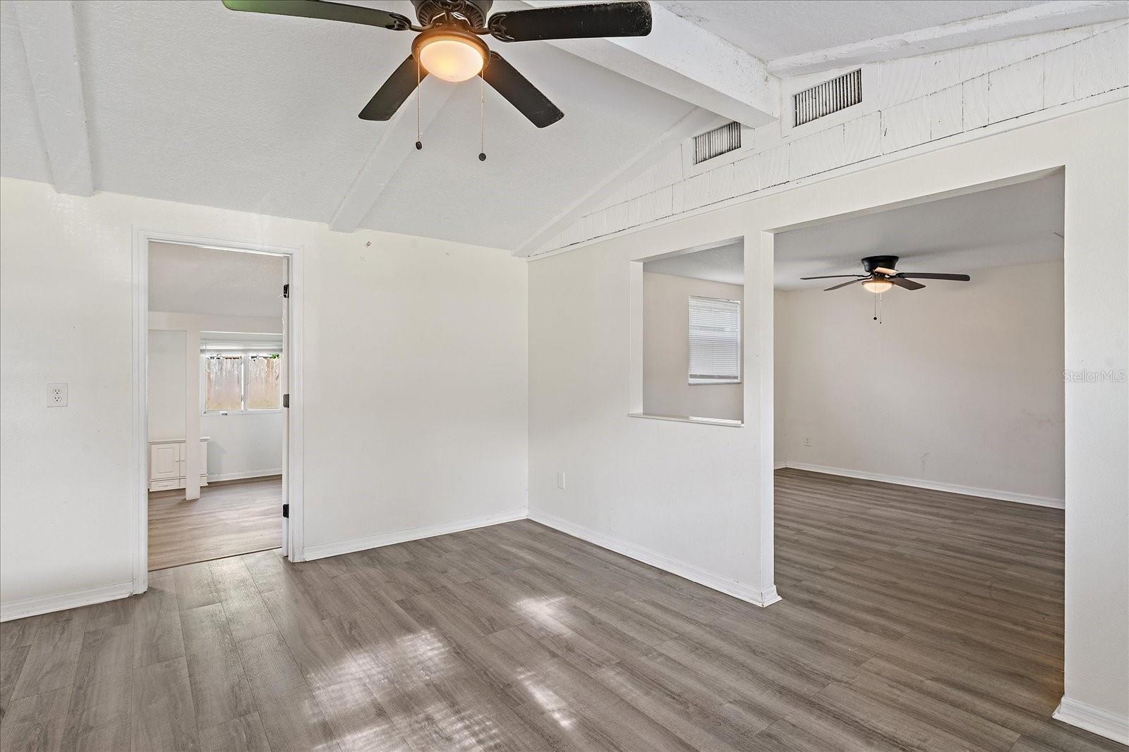 403 PINEWOOD AVE — photo 11