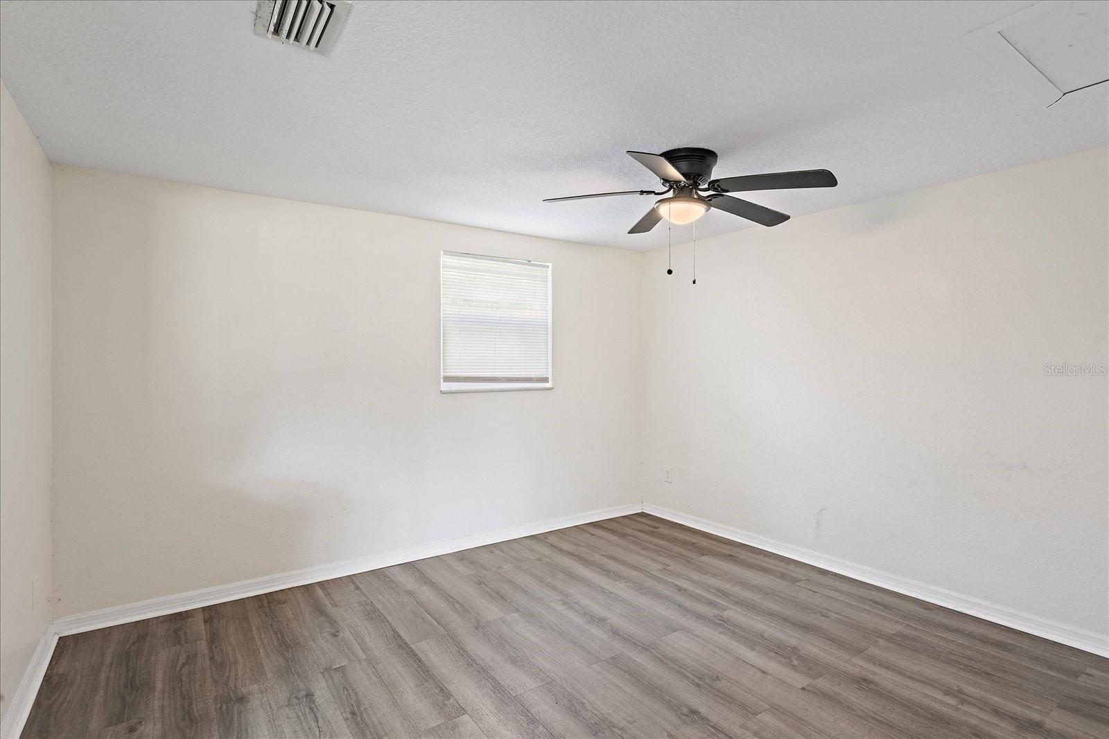 403 PINEWOOD AVE — photo 9
