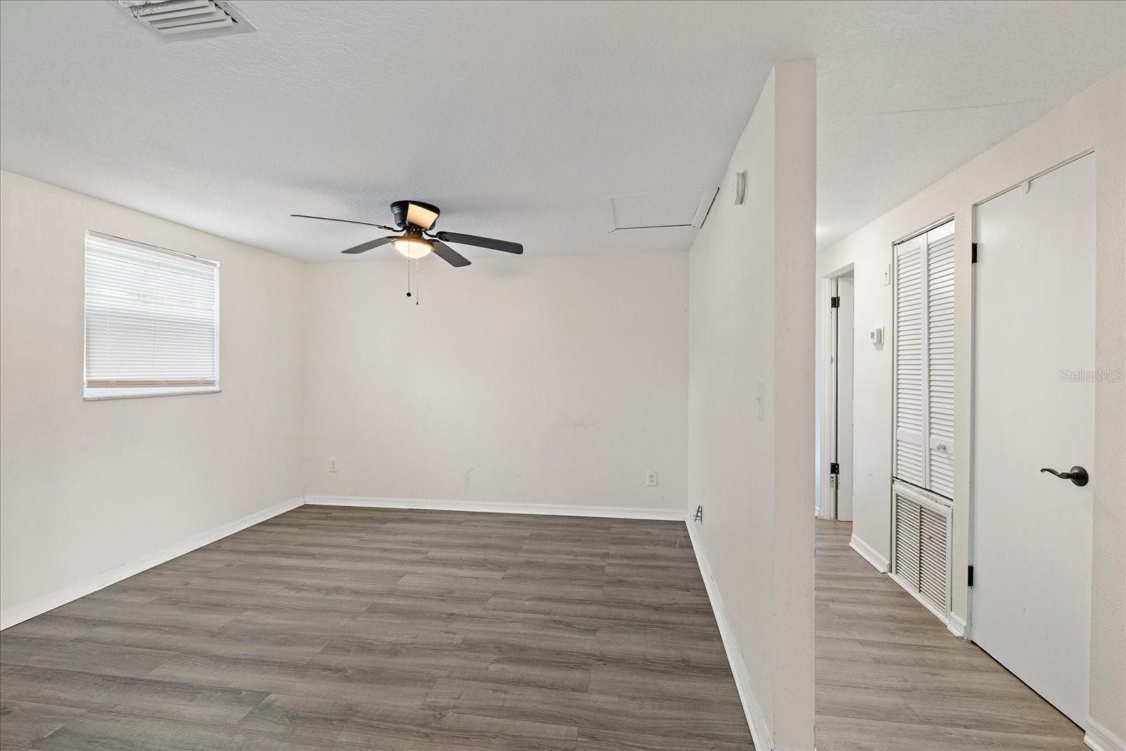 403 PINEWOOD AVE — photo 17