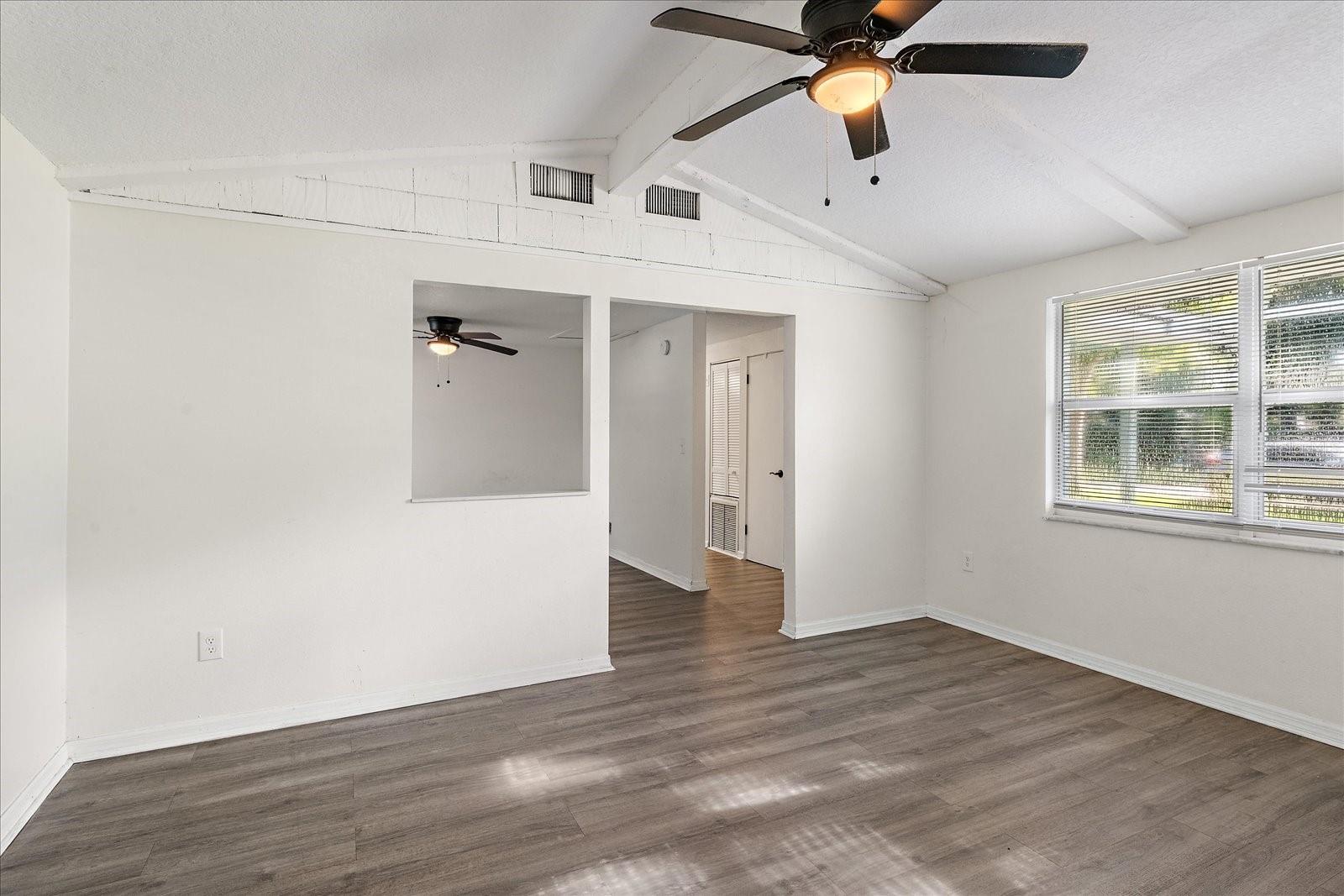 403 PINEWOOD AVE — photo 12
