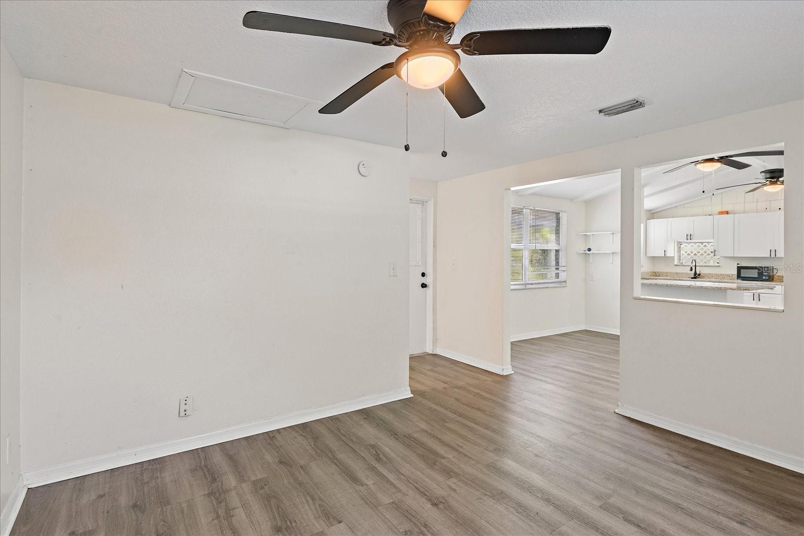 403 PINEWOOD AVE — photo 10