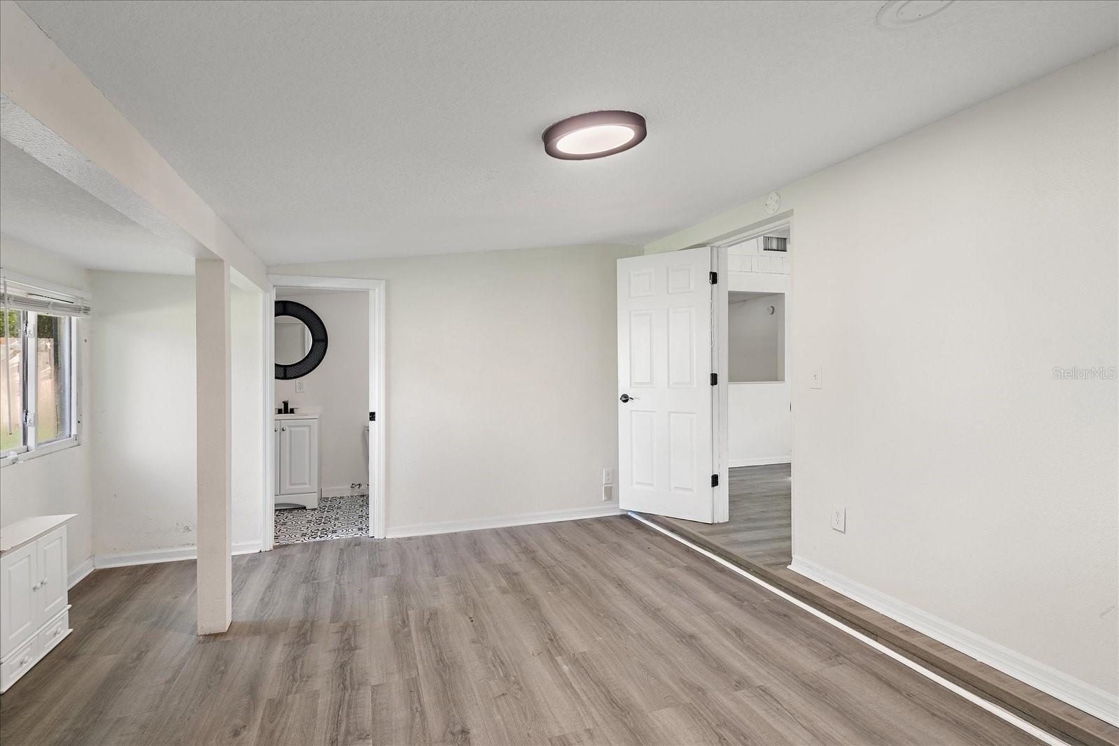 403 PINEWOOD AVE — photo 15