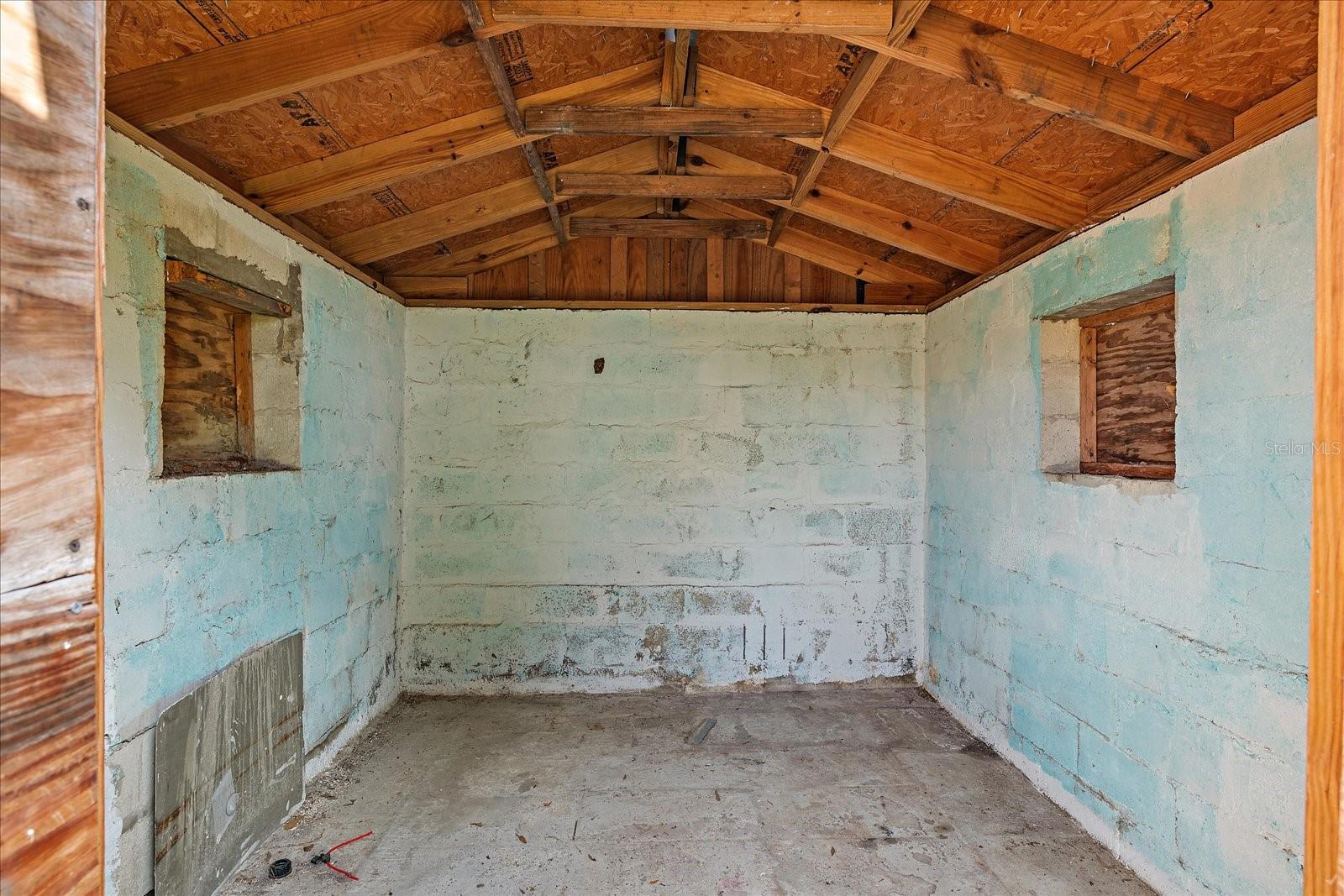 403 PINEWOOD AVE — photo 27