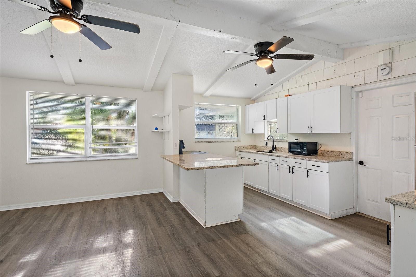 403 PINEWOOD AVE — photo 6