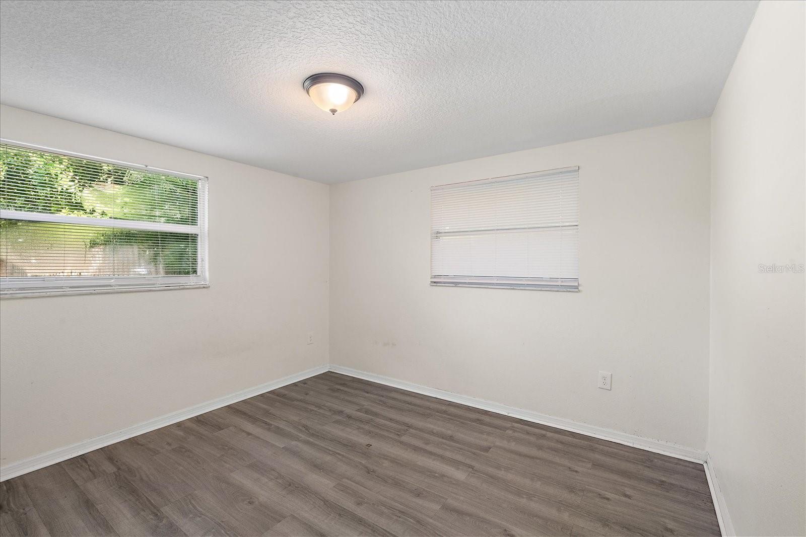 403 PINEWOOD AVE — photo 18