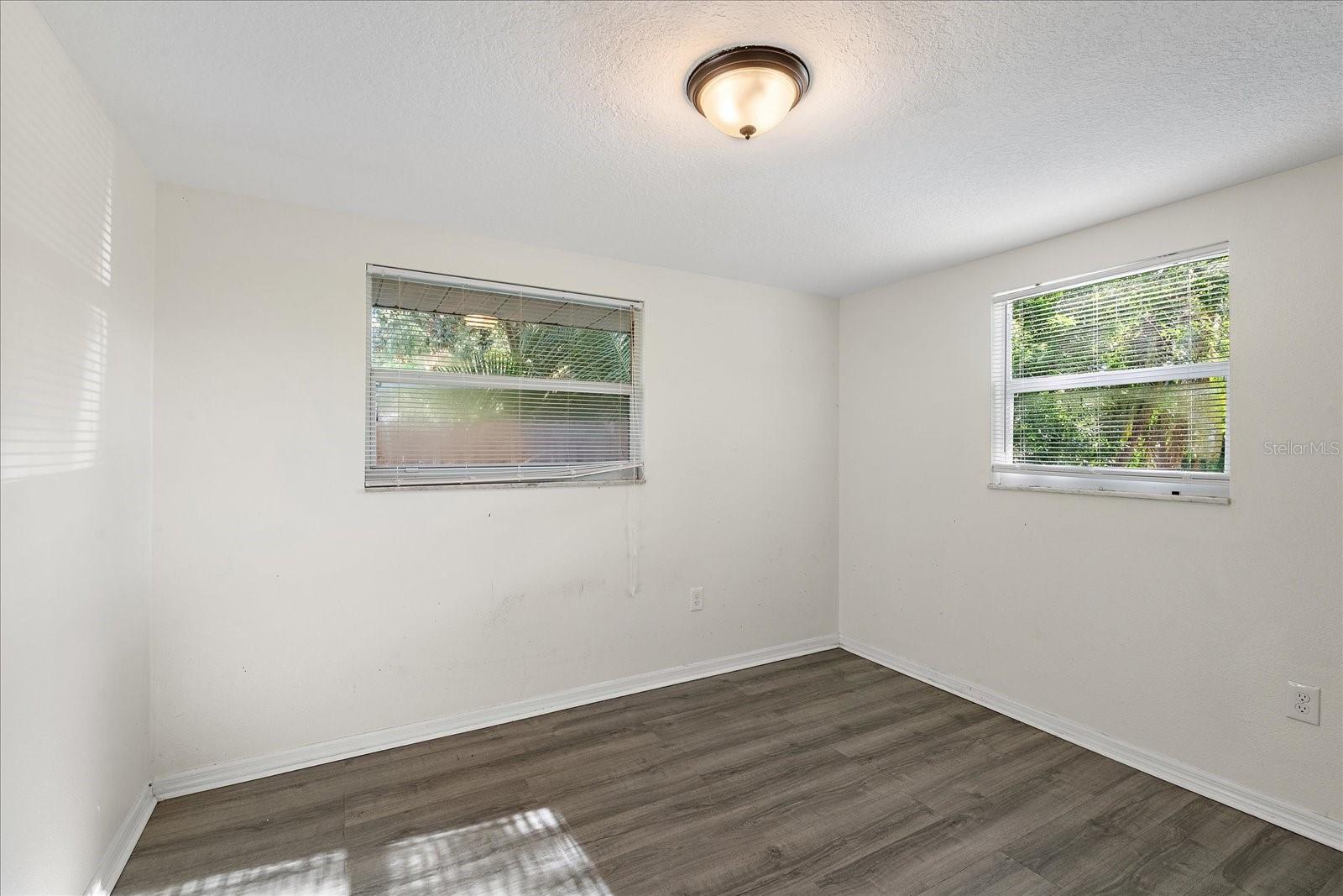 403 PINEWOOD AVE — photo 21