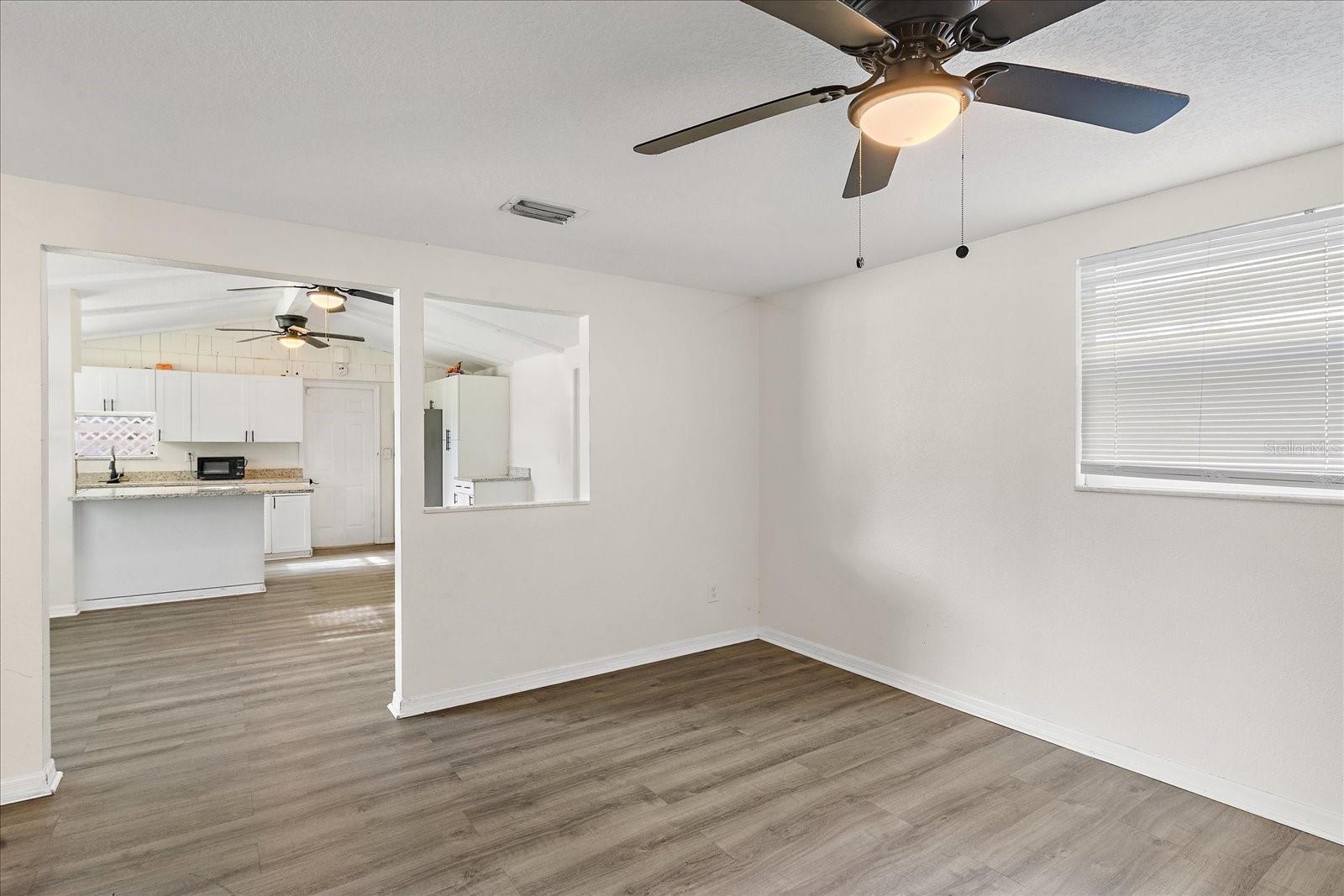 403 PINEWOOD AVE — photo 8