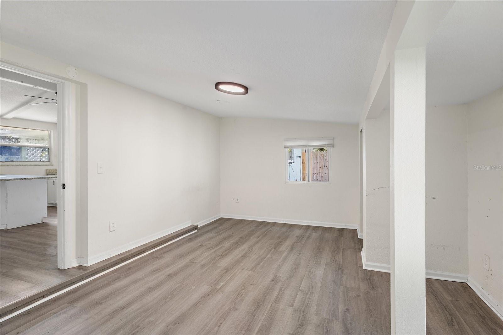 403 PINEWOOD AVE — photo 16