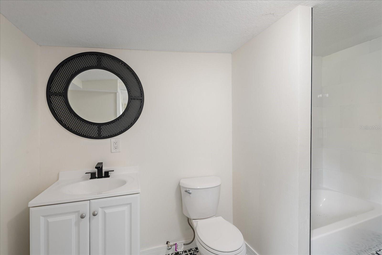 403 PINEWOOD AVE — photo 24