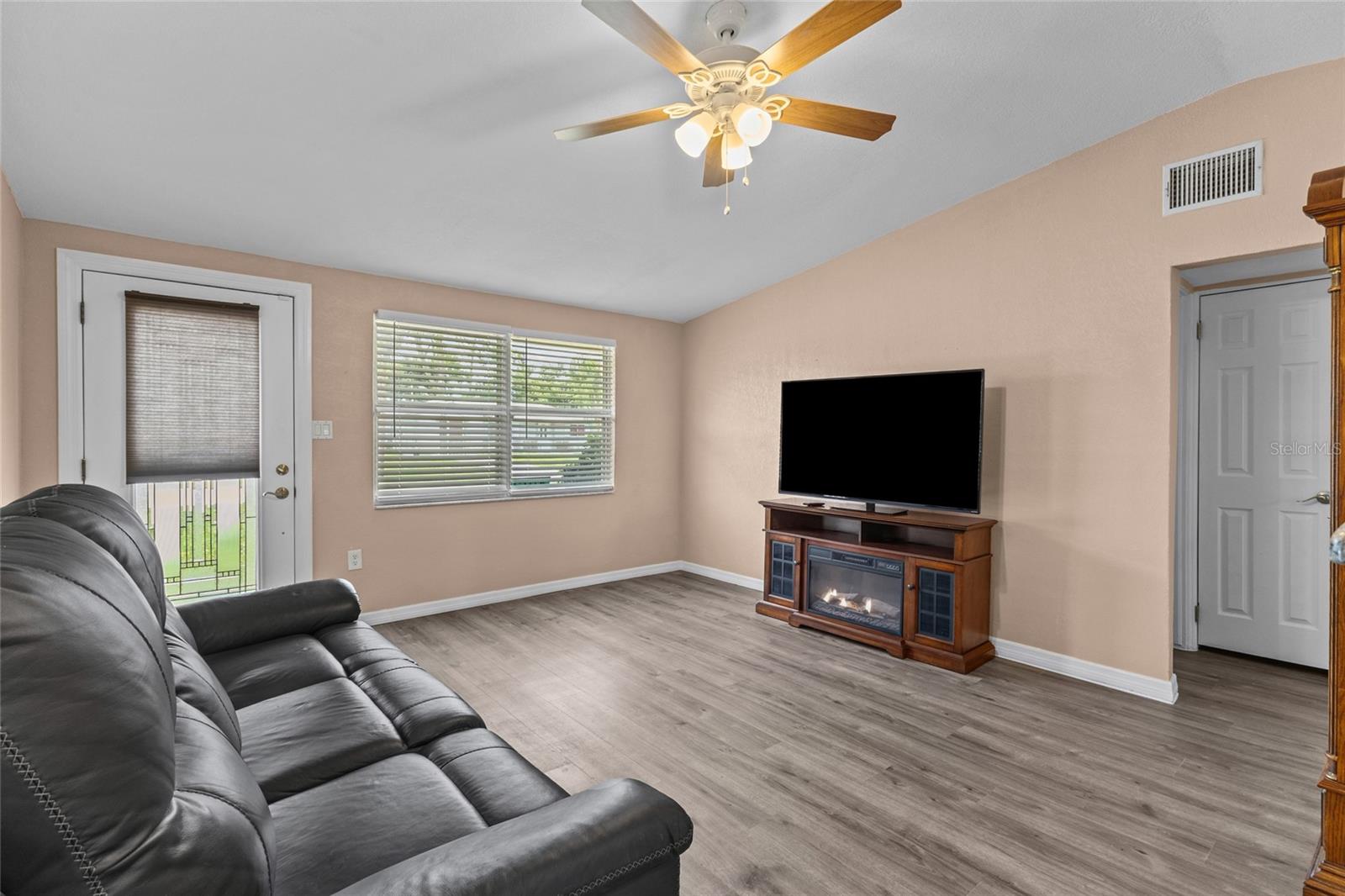 4065 ASBURY PL — photo 4