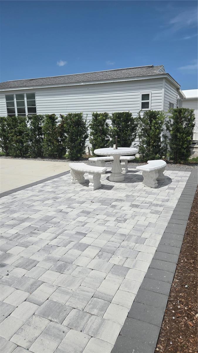 237 BAINBRIDGE DR — photo 3