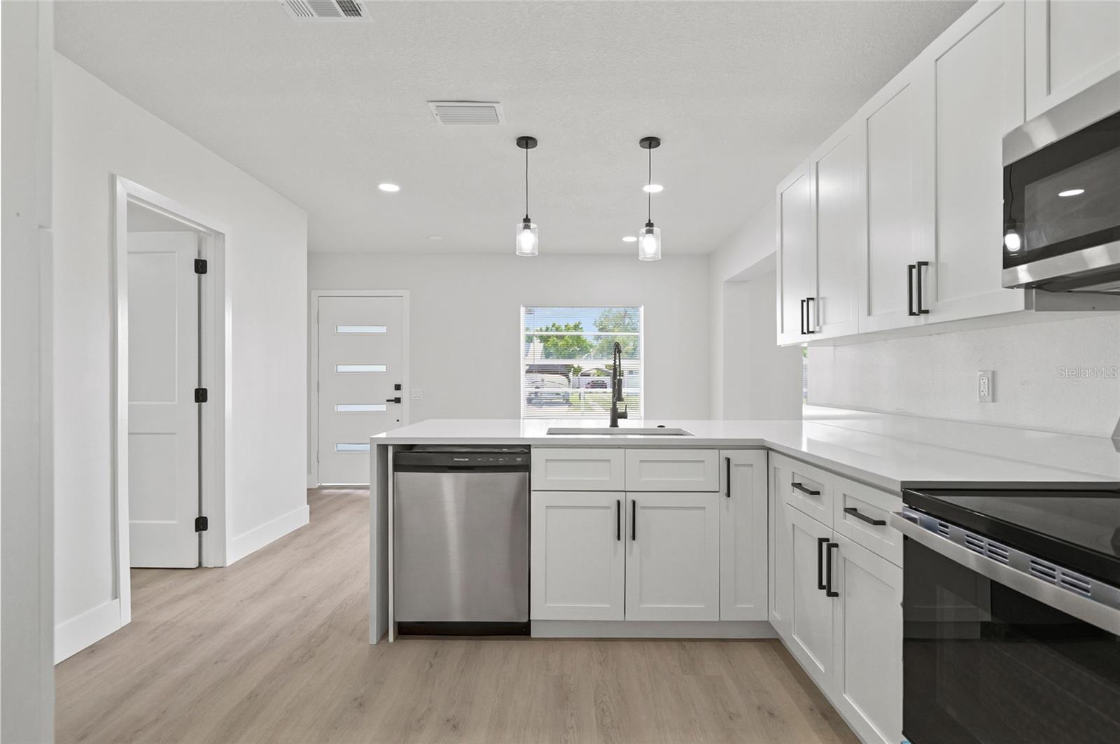 412 20TH AVE W — photo 10