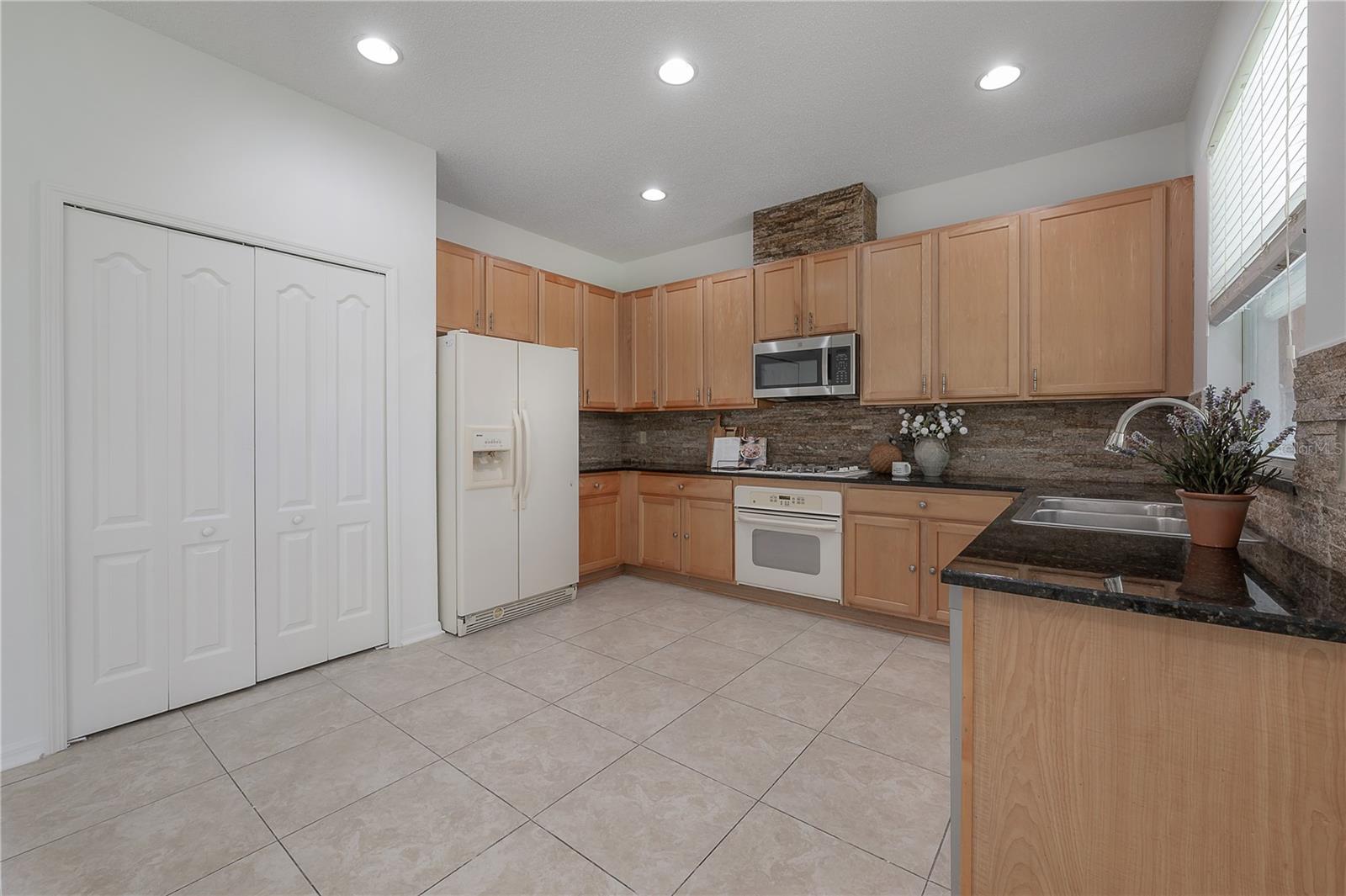 4716 MAPLETREE LOOP — photo 5