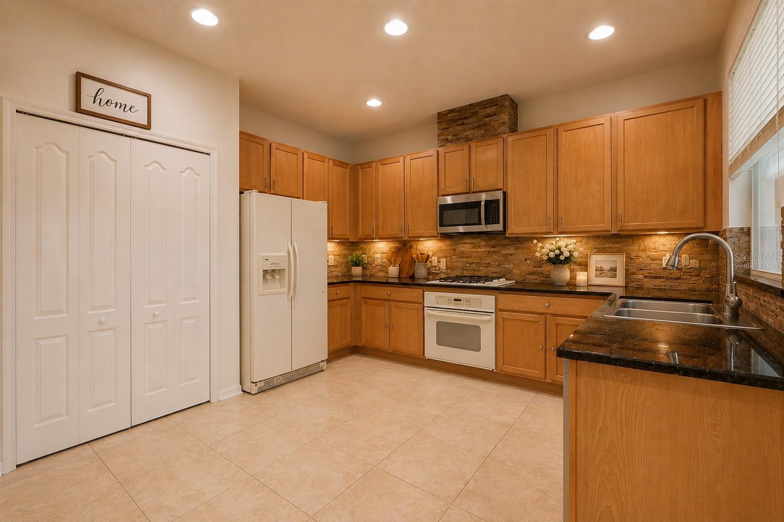 4716 MAPLETREE LOOP — photo 4