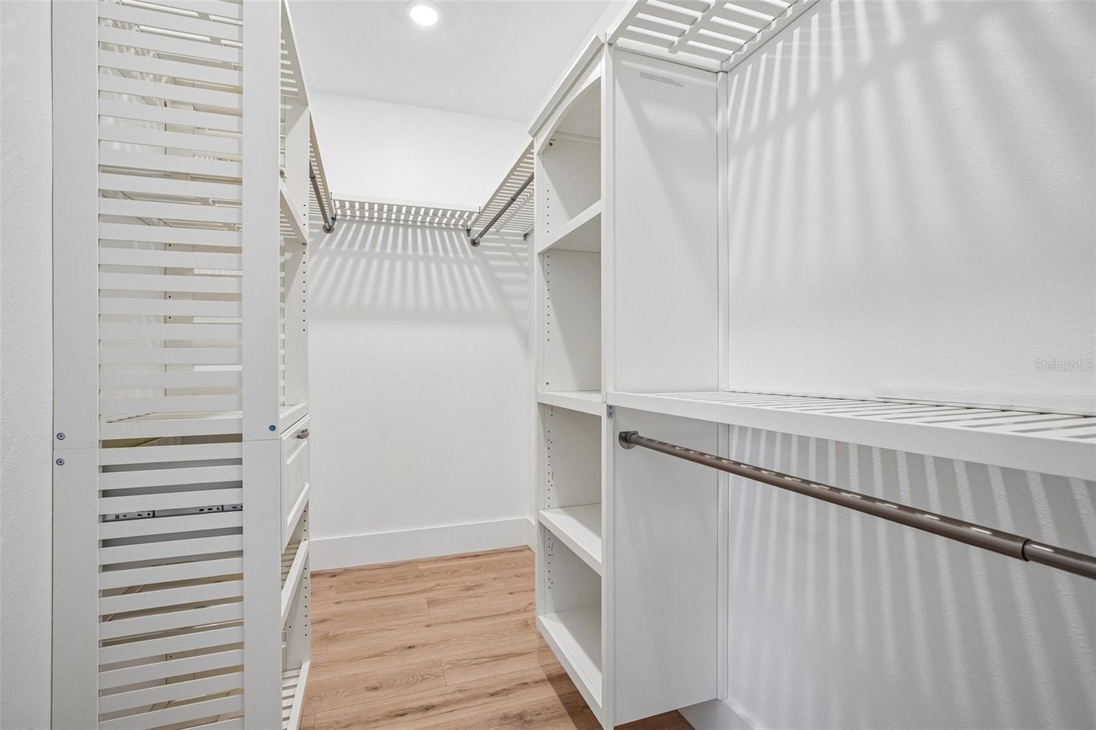 406 E CHELSEA ST — photo 31