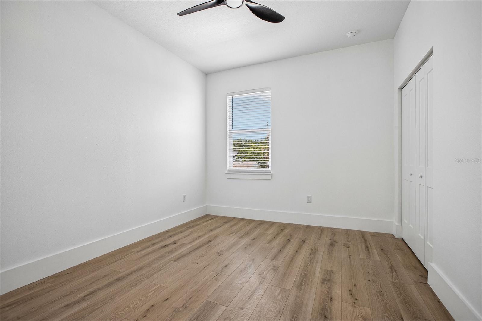 406 E CHELSEA ST — photo 38
