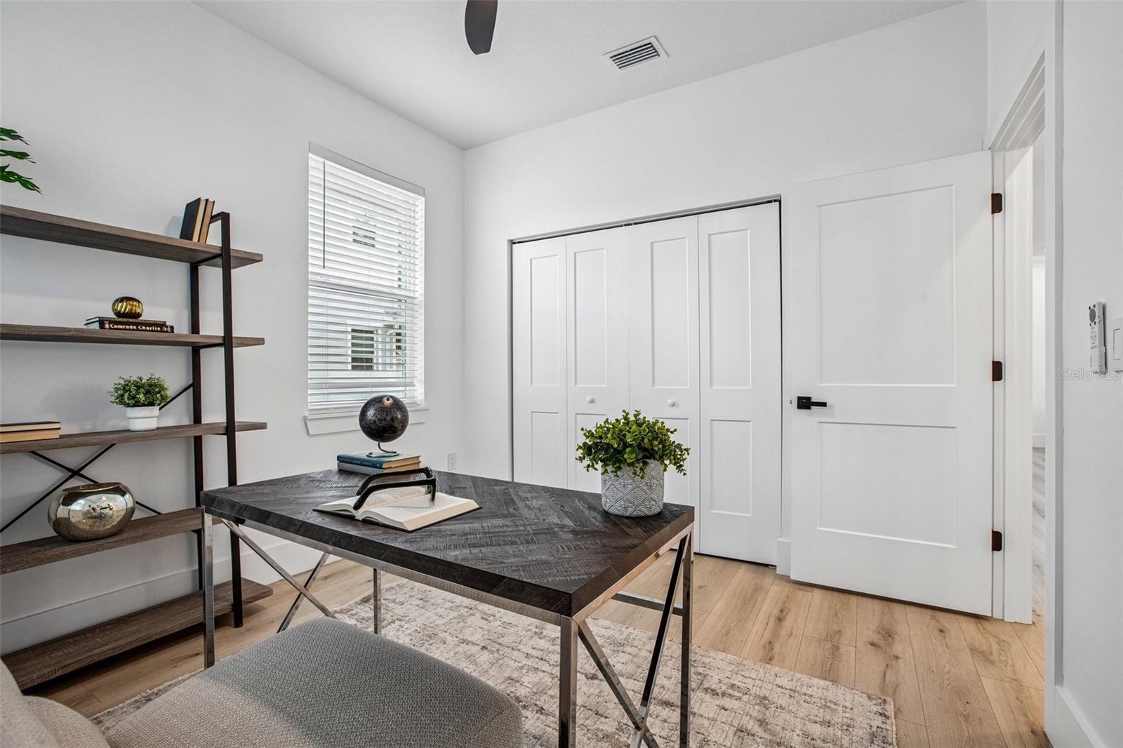 406 E CHELSEA ST — photo 25