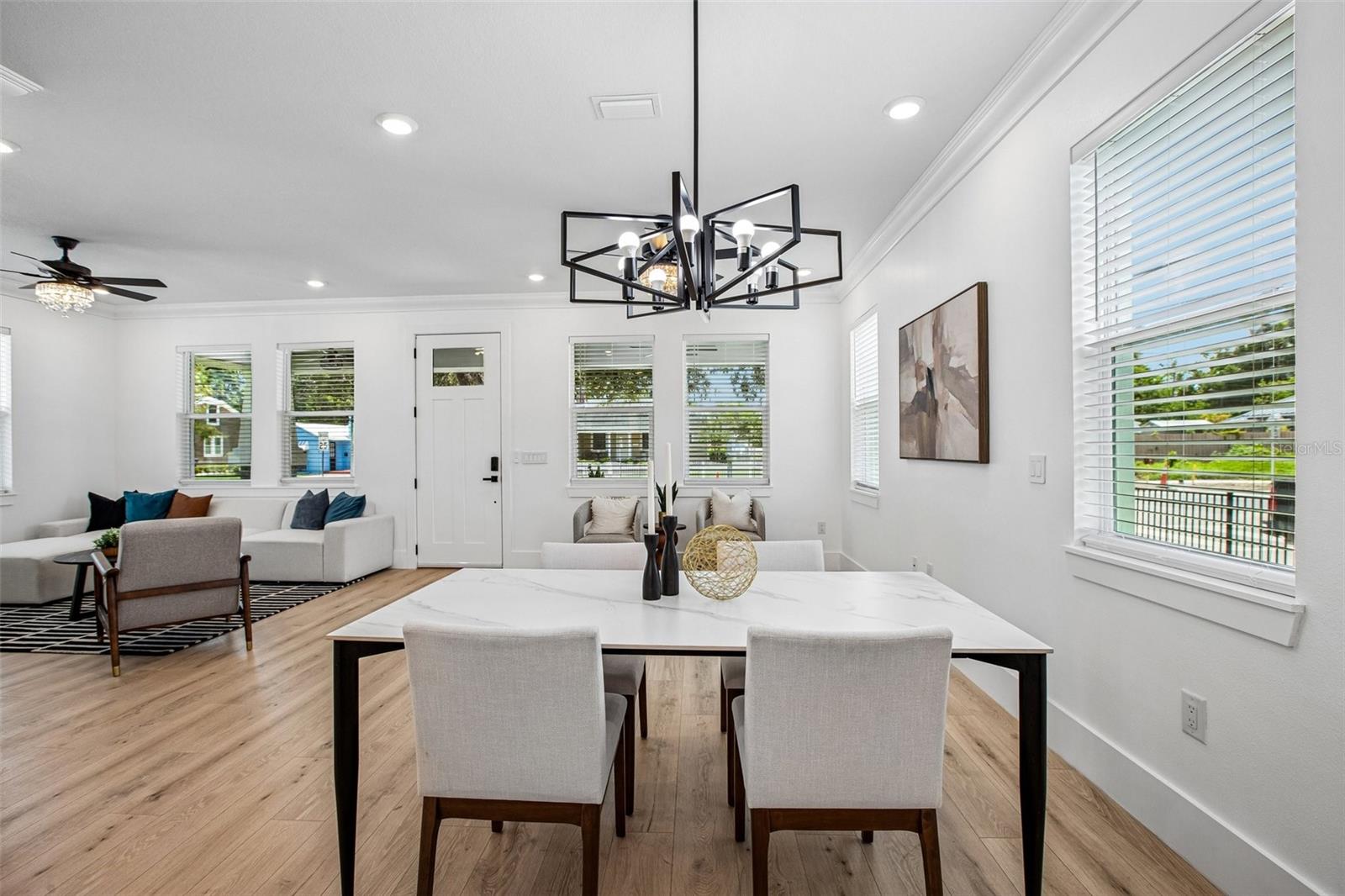 406 E CHELSEA ST — photo 16