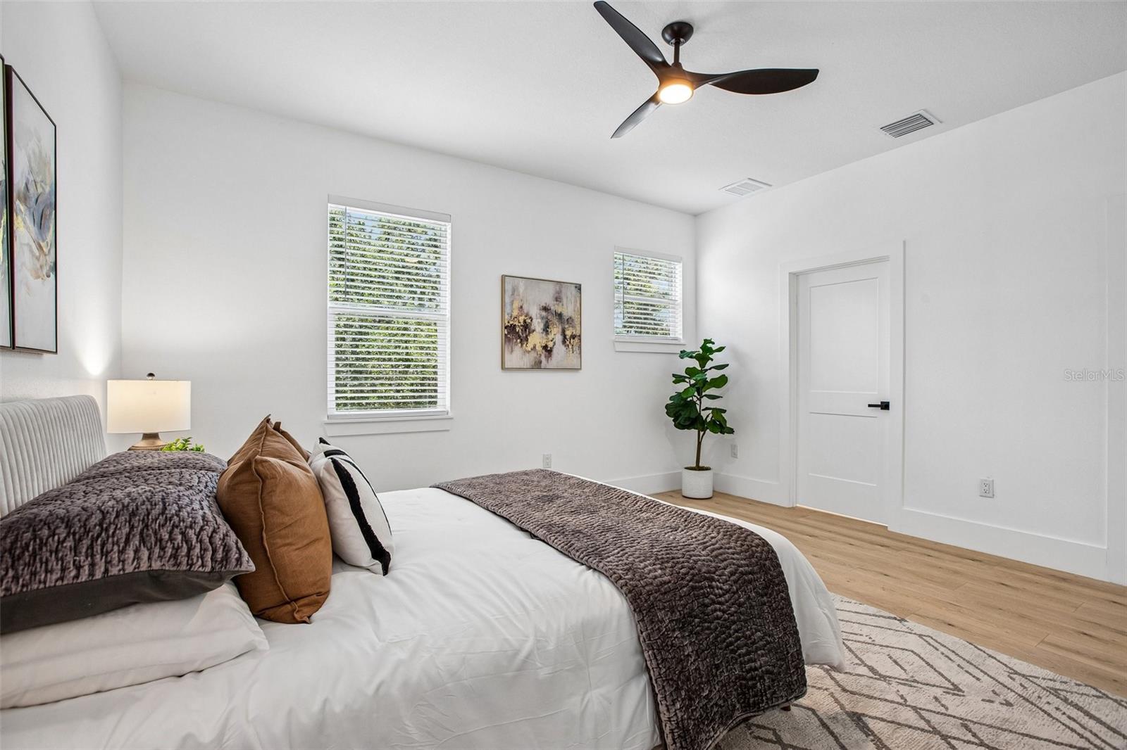 406 E CHELSEA ST — photo 30