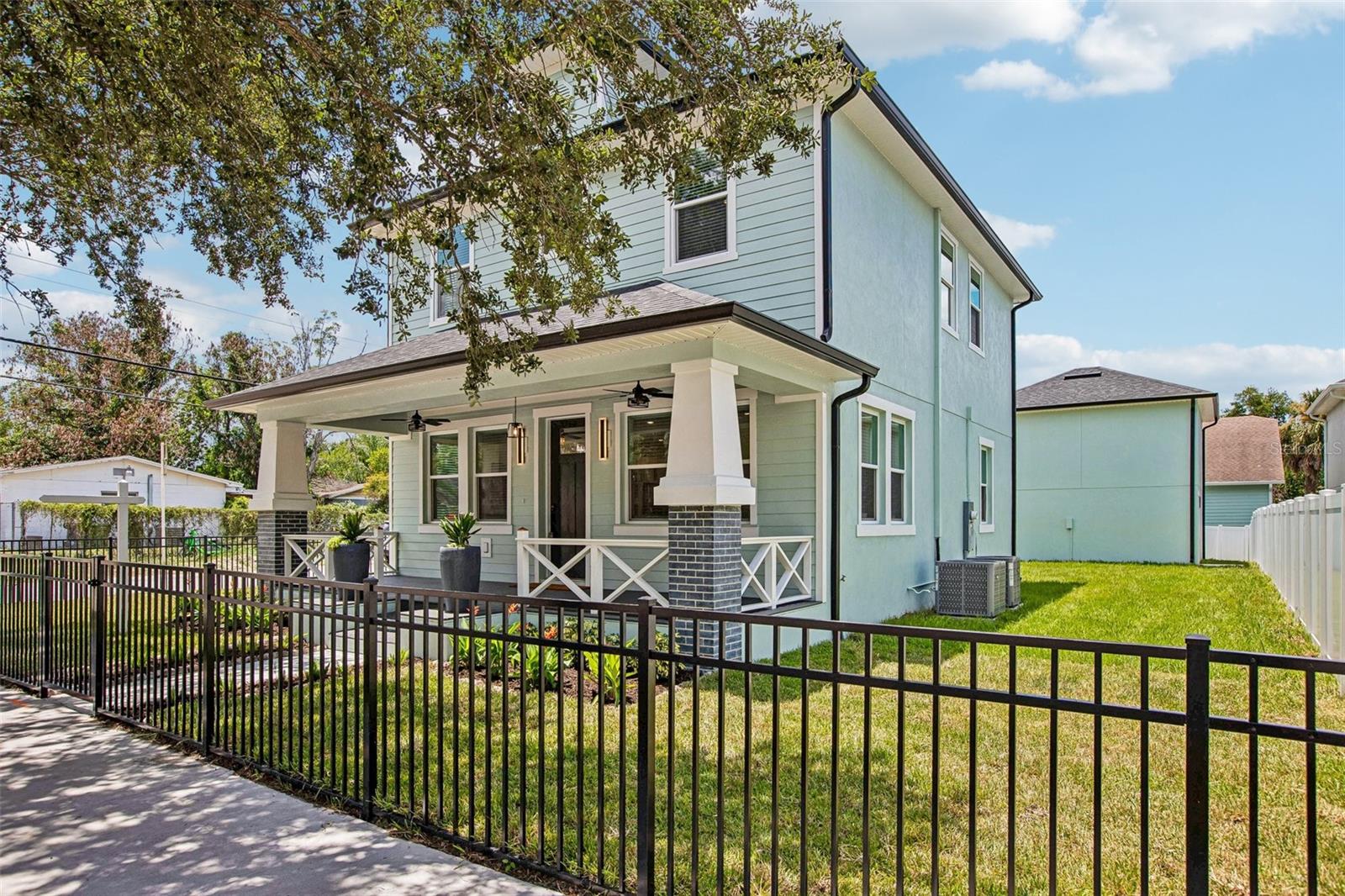 406 E CHELSEA ST — photo 4