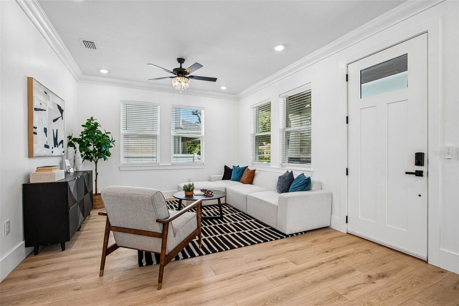 406 E CHELSEA ST — photo 12