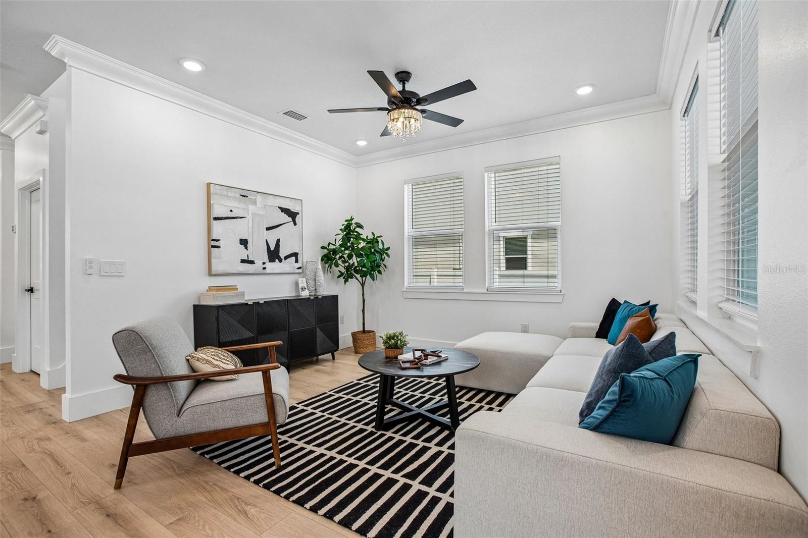 406 E CHELSEA ST — photo 14