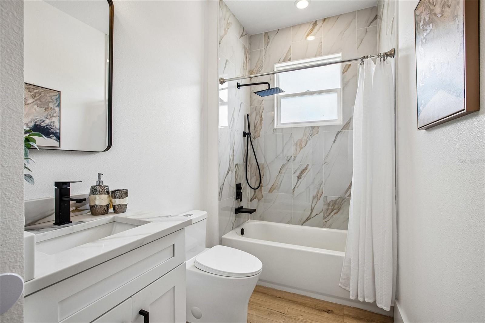 406 E CHELSEA ST — photo 37