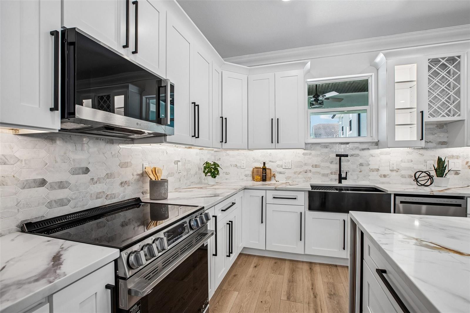 406 E CHELSEA ST — photo 20