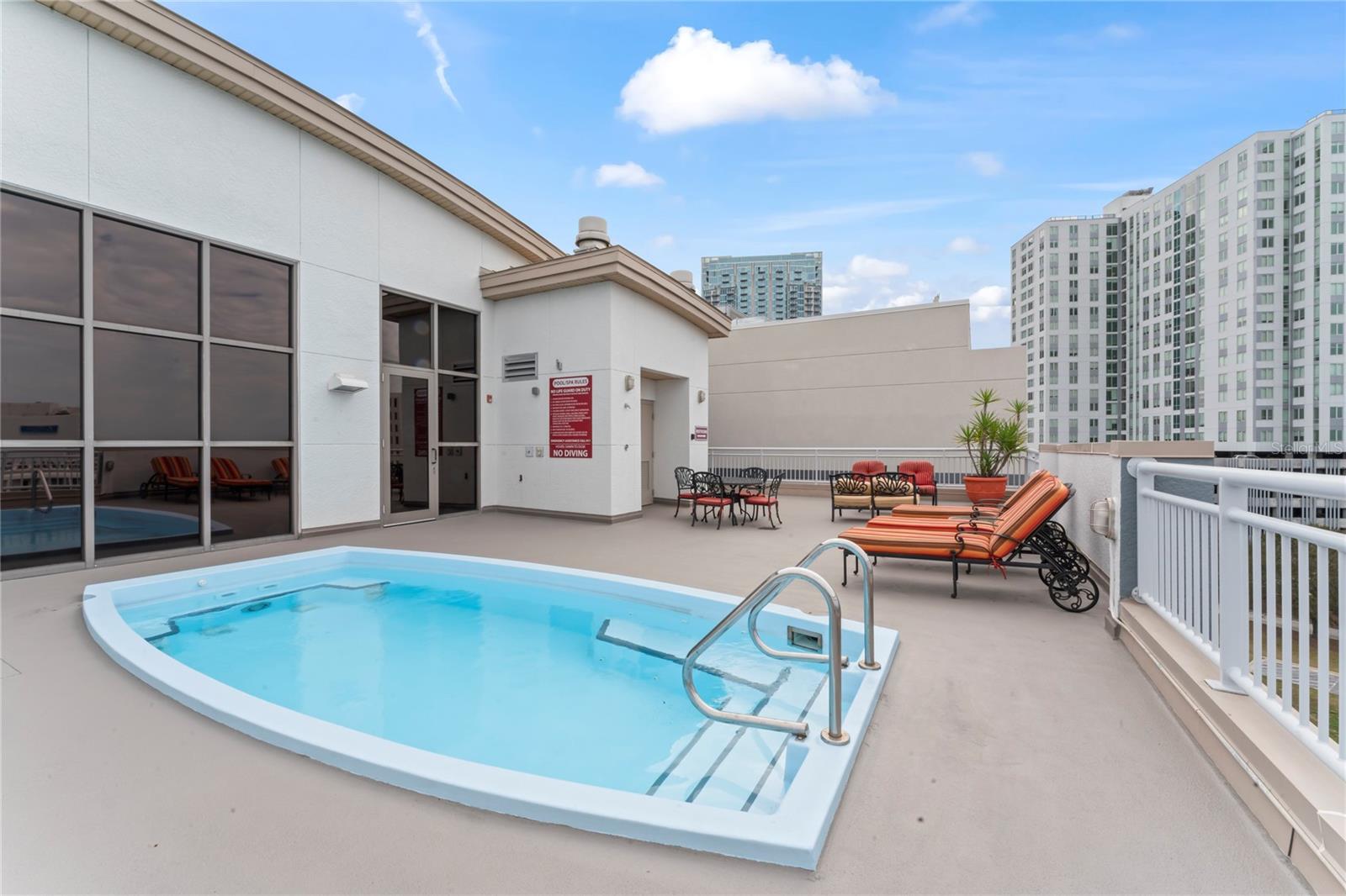 1108 N FRANKLIN ST #707 — photo 32