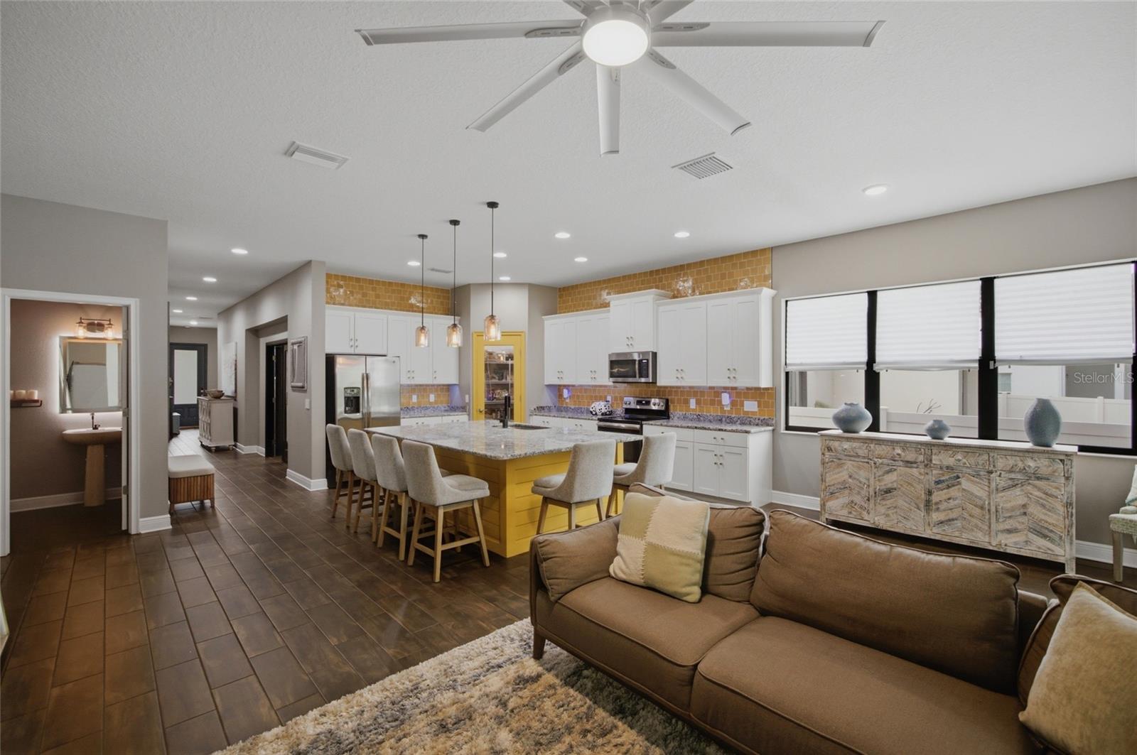 2516 W CURTIS ST — photo 15