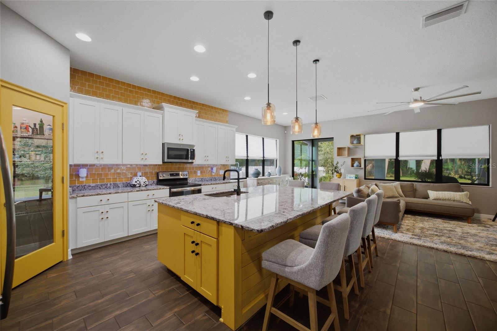 2516 W CURTIS ST — photo 10