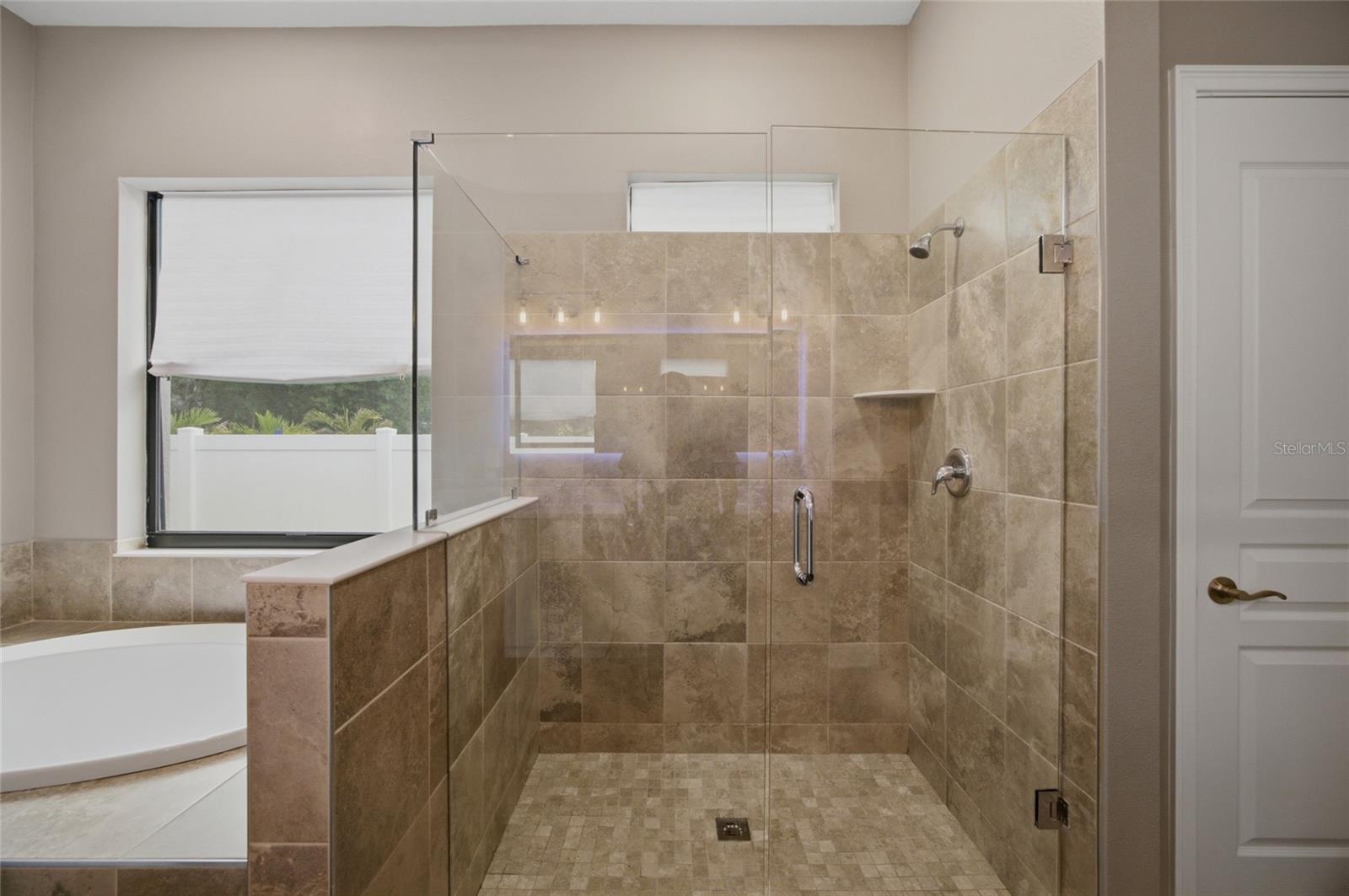 2516 W CURTIS ST — photo 24