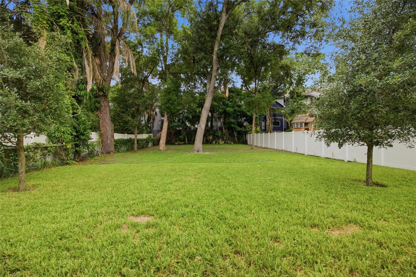 2516 W CURTIS ST — photo 37