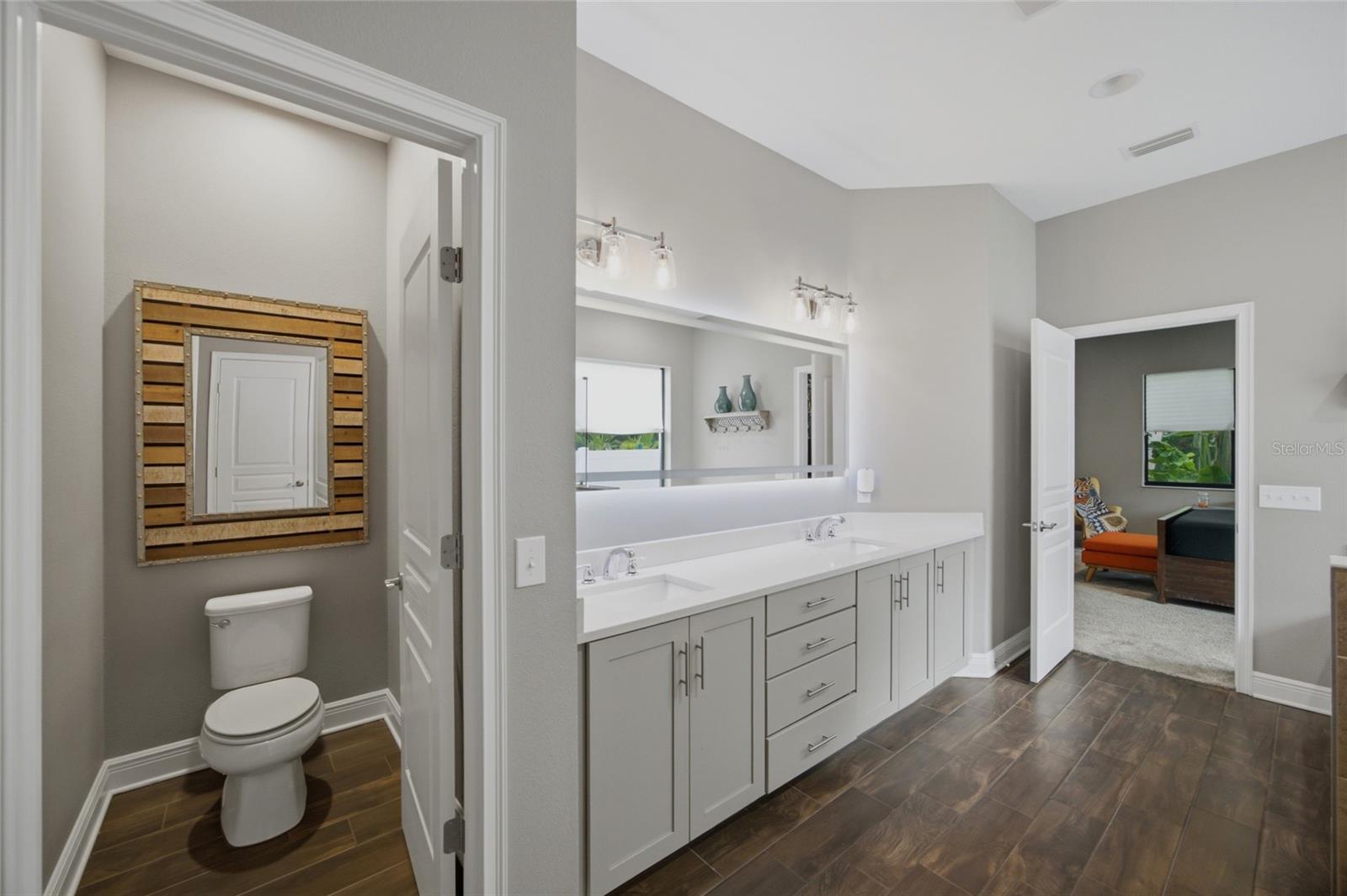 2516 W CURTIS ST — photo 21