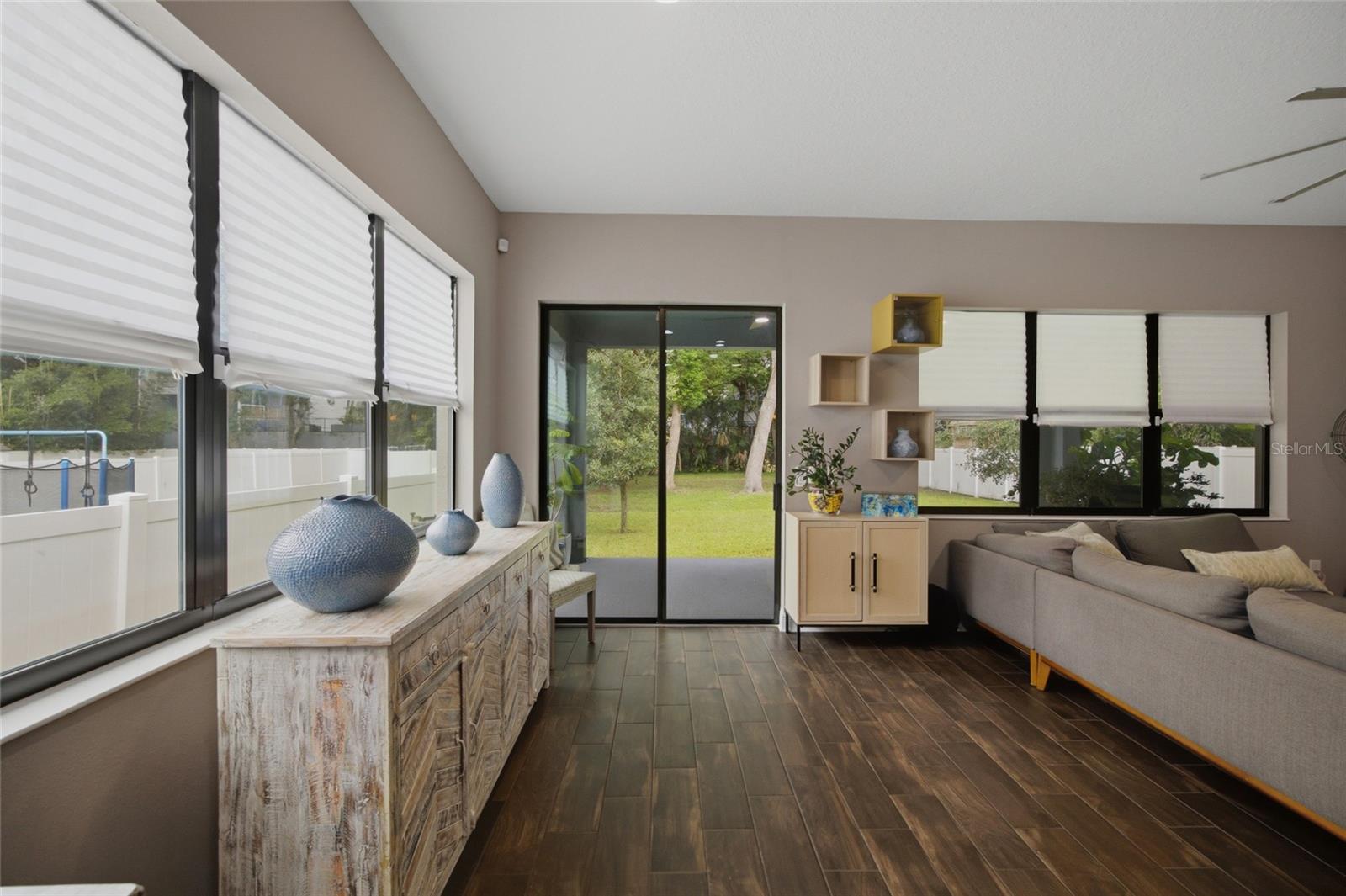 2516 W CURTIS ST — photo 33